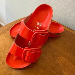 Arizona Big Buckle Birkenstock High Shine Tomato Red